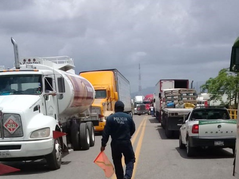 Retiran bloqueo carretero en Zanatepec