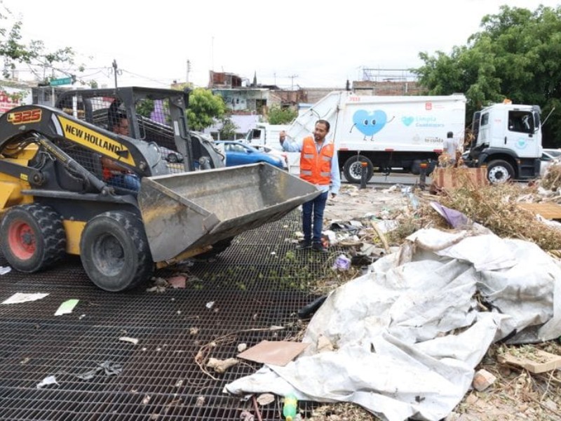 Retiran casi 600 toneladas de basura tras lluvias en Guadalajara