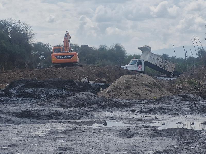 Retiran lodos depositados sin autorización entre Tlajomulco y Tlaquepaque