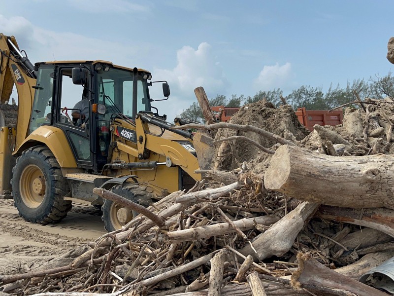 Retiran palizada en playas de Tuxpan tras meses de espera