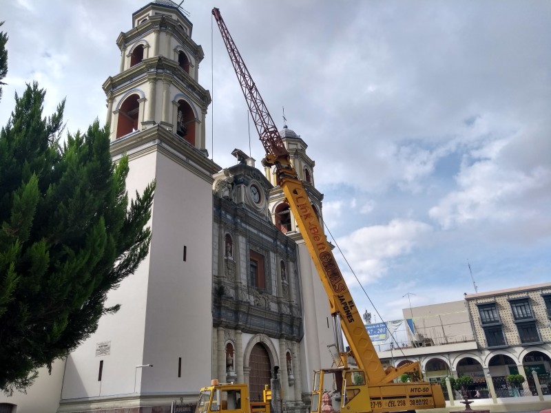 Retiran pararrayos y campana de catedral