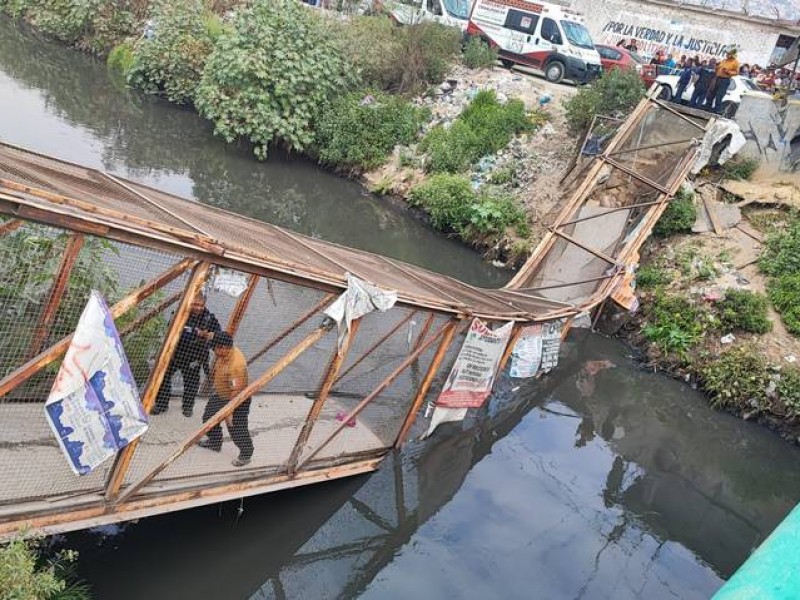 Retiran puente peatonal colapsado en Edomex