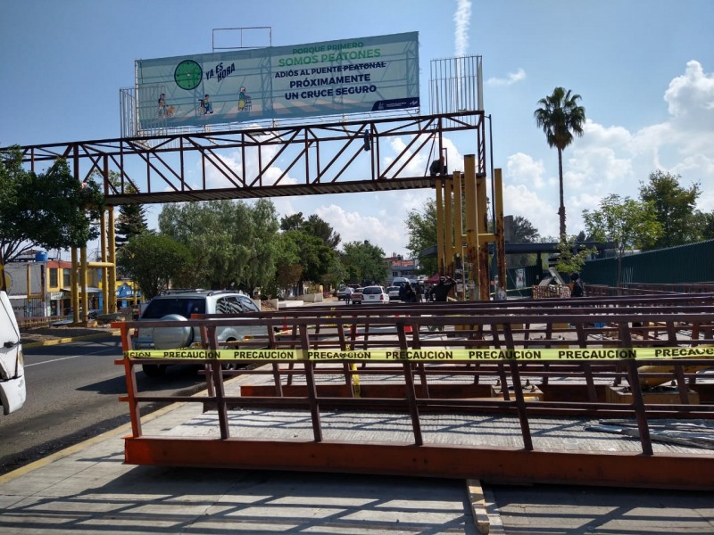 Retiran puente peatonal de Avenida Francisco J. Múgica