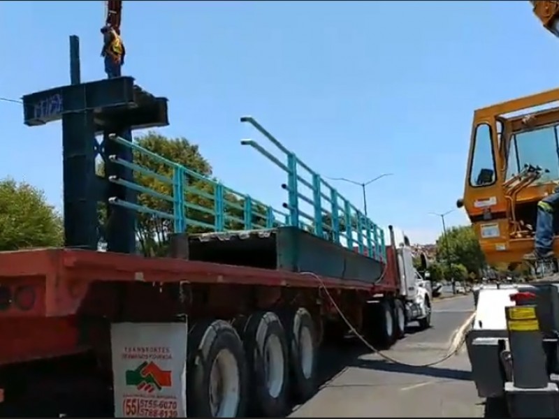 Retiran puentes peatonales; Incompletos cruces a nivel