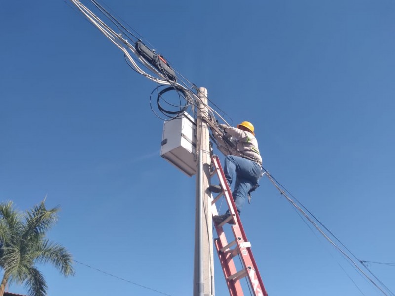 Retiran red coaxial en desuso en colonia Laura Alicia Frías