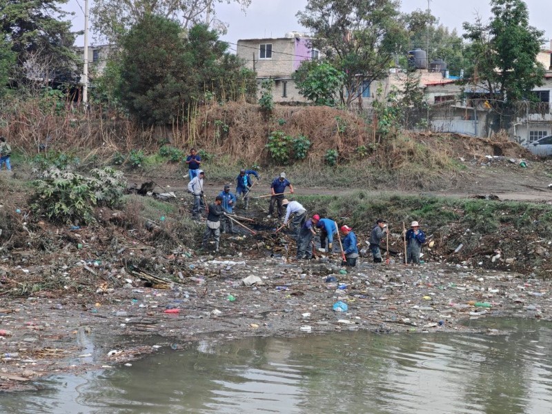 Retiran tapón de 50 toneladas de basura de la presa El Ángulo
