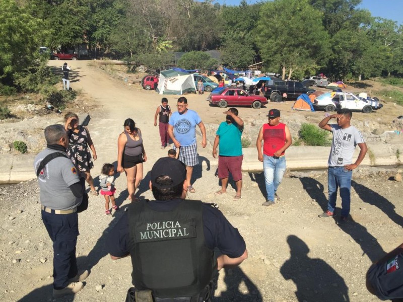 Retiran visitantes que acampaban cerca del río Armería