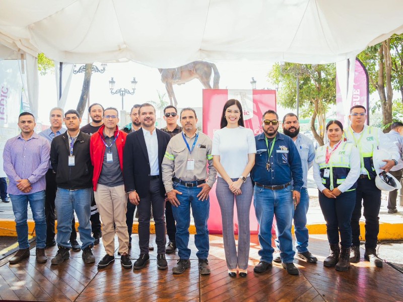 Retiro de cableado obsoleto mejora imagen urbana de Tepic