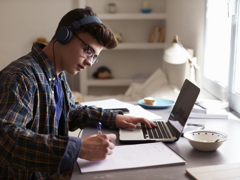 Reto en universidades por clases a distancia