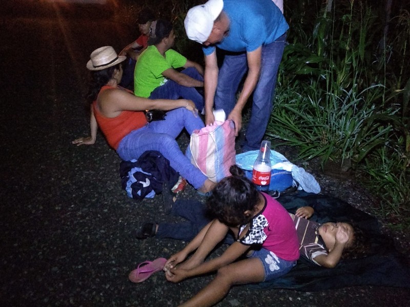 Retoma caravana migrante su camino a EE.UU