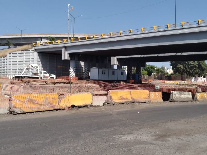 Retoman labores en Salida Salamanca; constructora anterior se opone