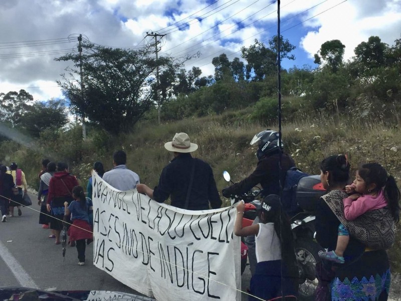 Retornan a sus comunidades desplazados de Pantelhó