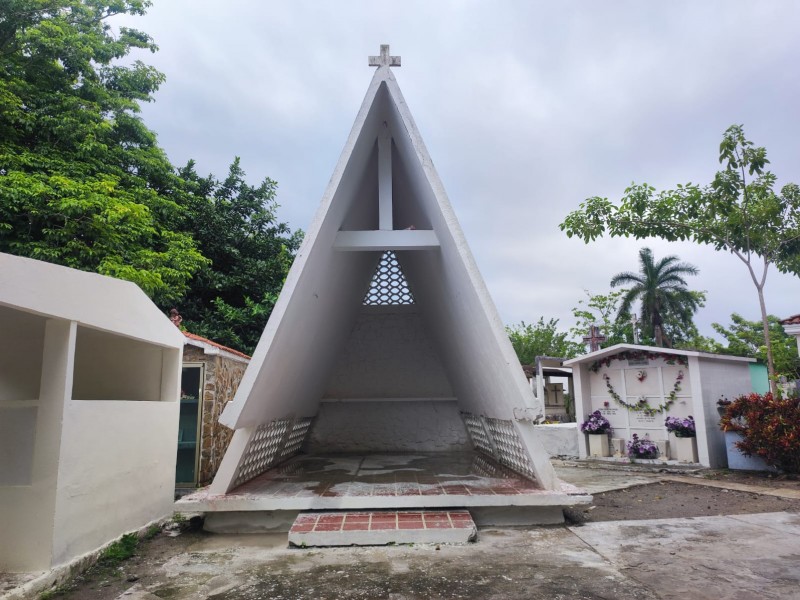 Retornan misas en Panteones de Tuxpan, por Día de Muertos