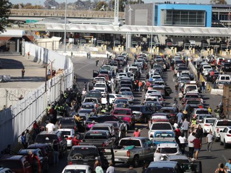 Retraso en frontera afecta sector alimenticio y automotriz