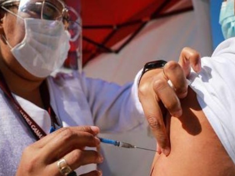 Retraso en vacunas costaría la muerte de cientos de personas:Especialista
