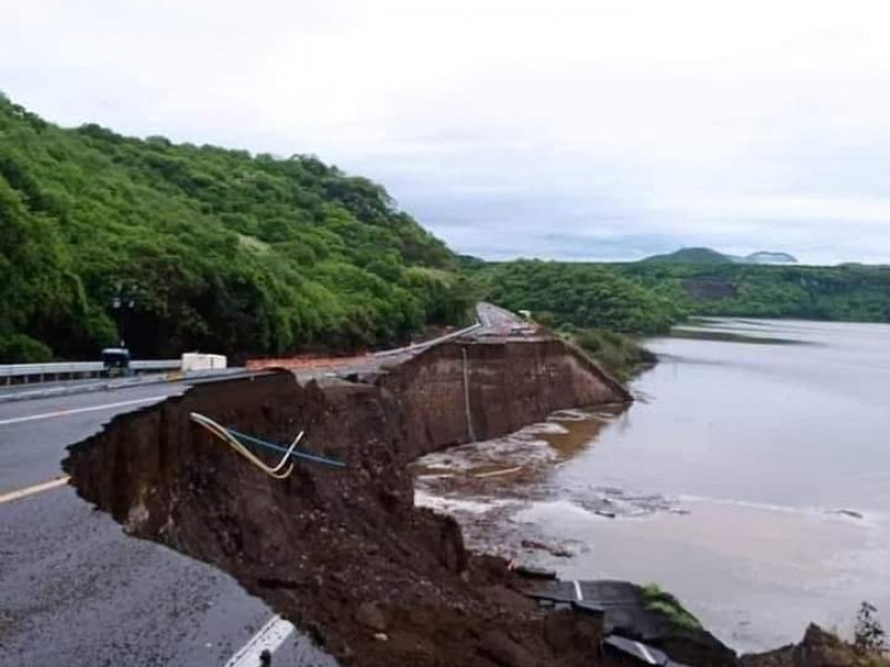 Retrasos en entrega de mercancías por cierre de Autopista SigloXXI