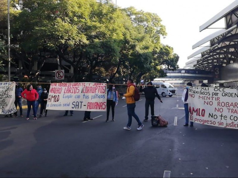 Retrasos y bloqueos este miércoles en el AICM