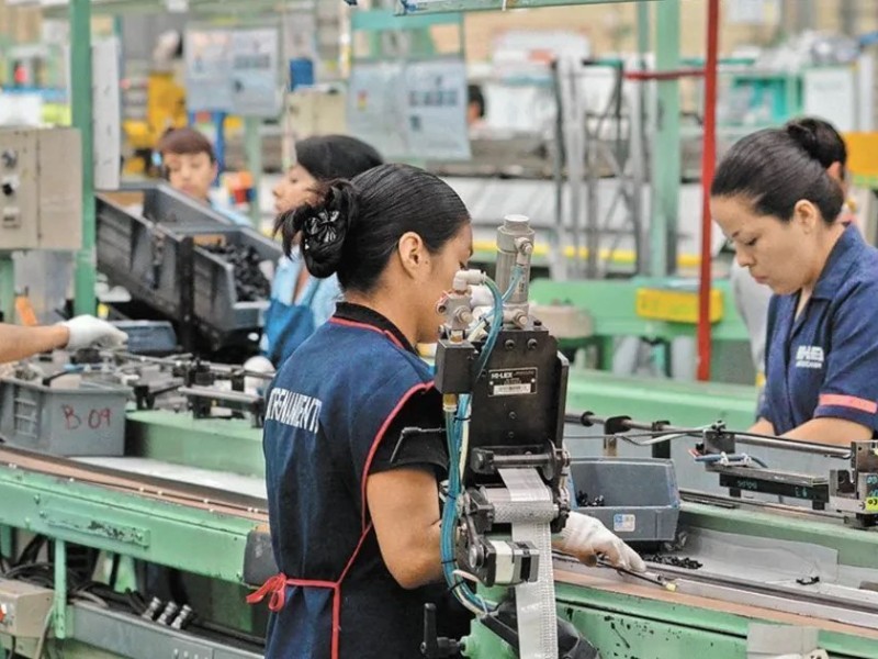 Retroceso económico en México: industria y servicios arrastran actividad