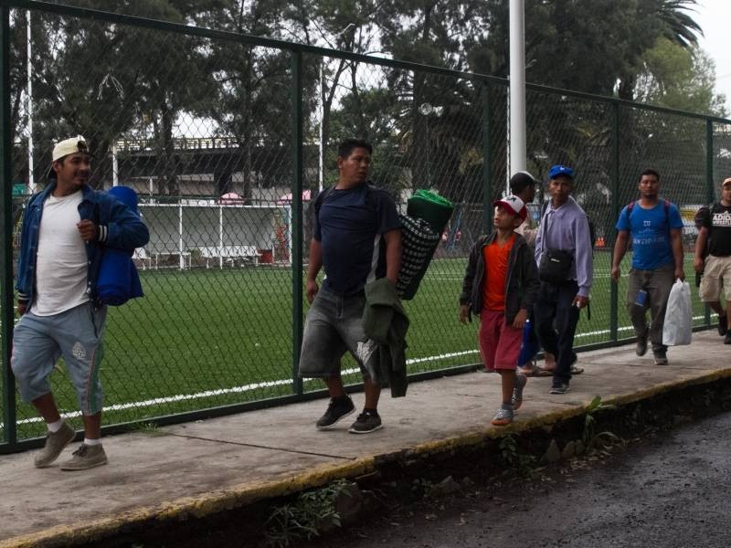 Reubicados 650 migrantes que están en Magdalena Mixhuca