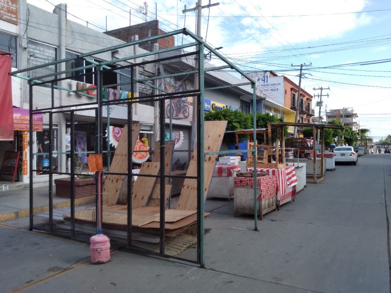 Reubican 110 casetas en calles céntricas de Juchitán