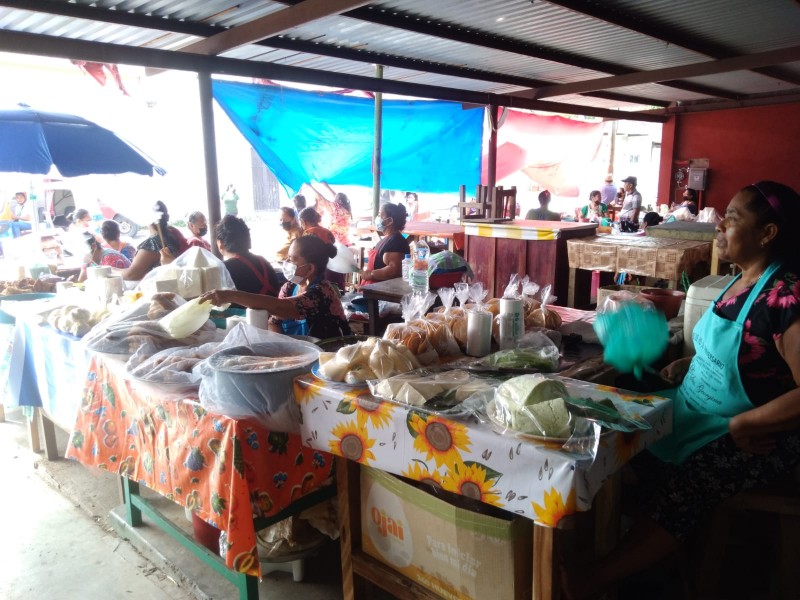 Reubican a comerciantes de comida típica en Juchitán