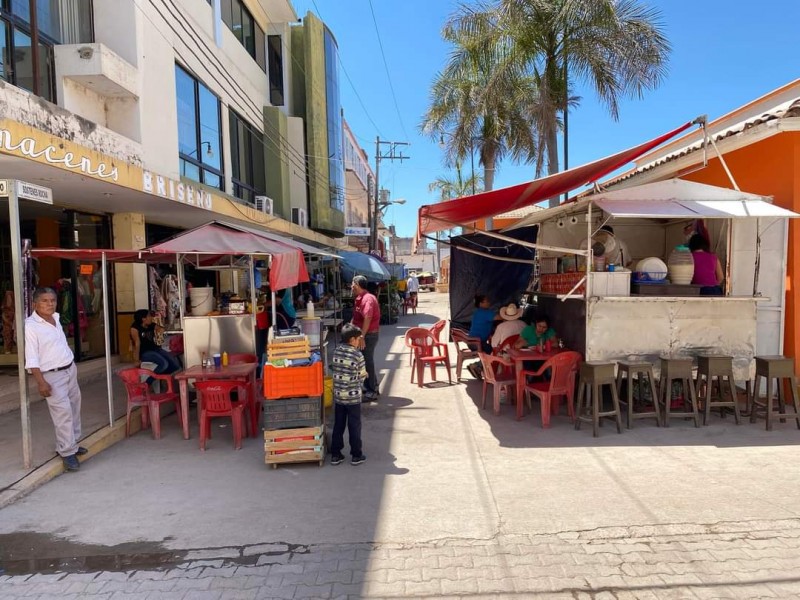 Reubican a comerciantes fijos y semifijos en municipio de Tuxpan