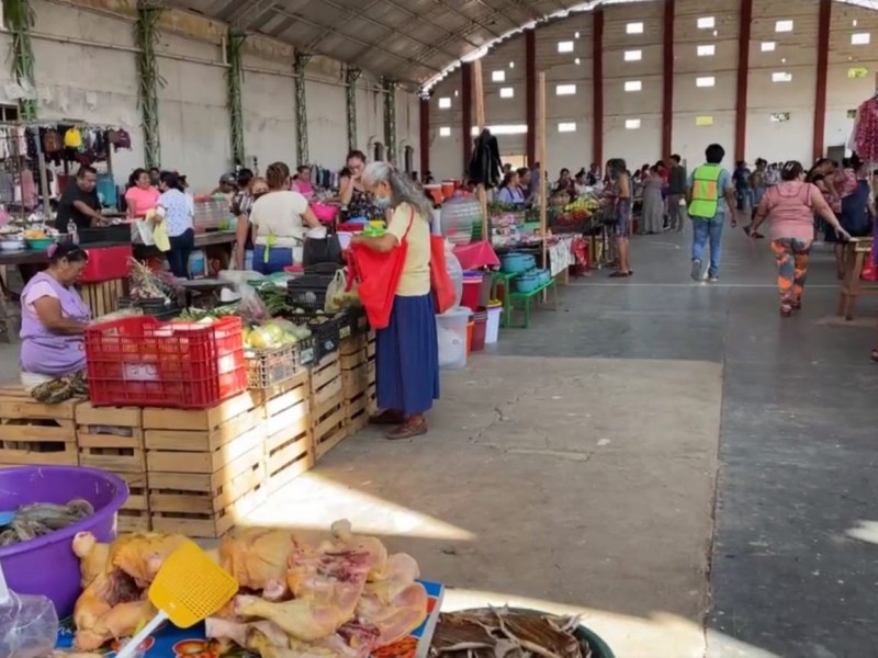 Reubican a comerciantes de Unión Hidalgo, por demolición de mercado