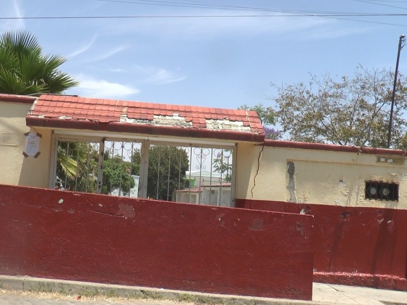 Reubicaran escuela dañada por falla geológica