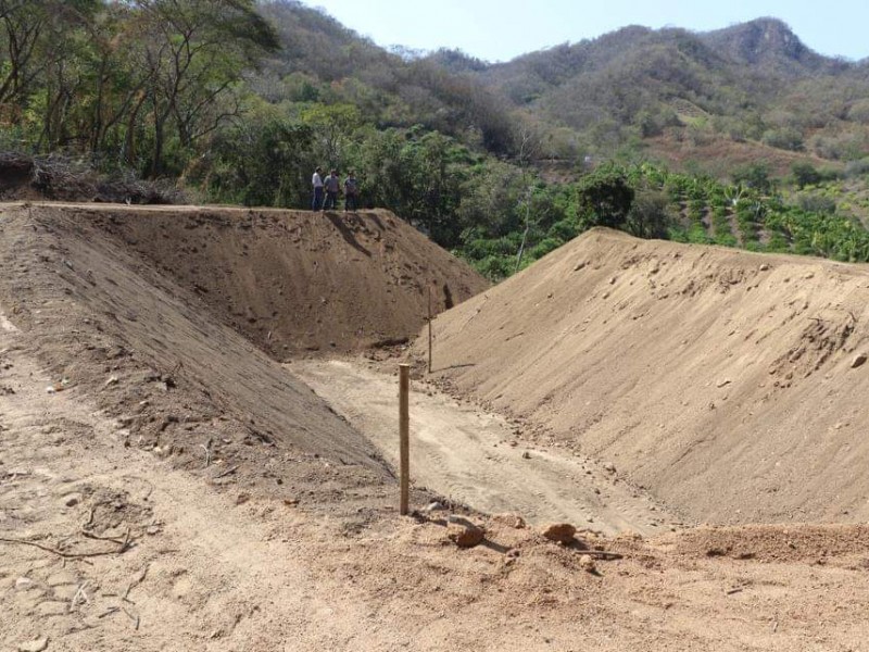 Revisan avances en construcción de olla de almacenamiento de agua