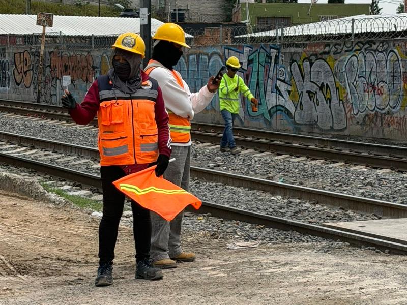 Revisan daños estructurales en zonas aledañas a tren Méx-Qro