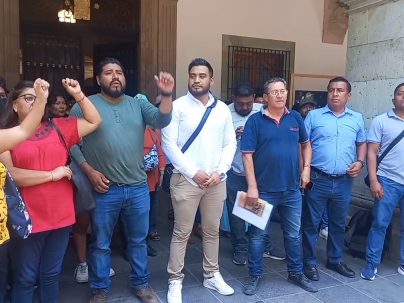 REVO denuncia; consejero jurídico detendría iniciativa para presos políticos