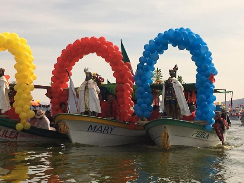 Reyes Magos bendicen laguna de Cajititlán