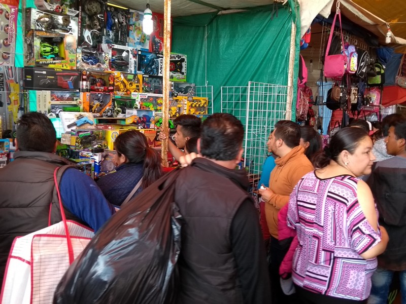 Reyes Magos saturan tianguis y mercados