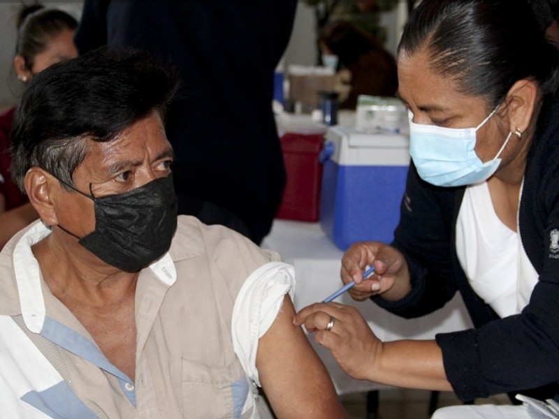 Rezagados mayores de 18 recibieron vacuna antiCOVID en Jacona