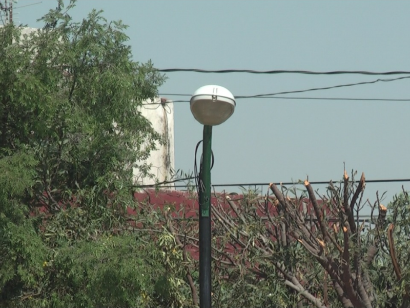 Rezago en alumbrado público y no hay material