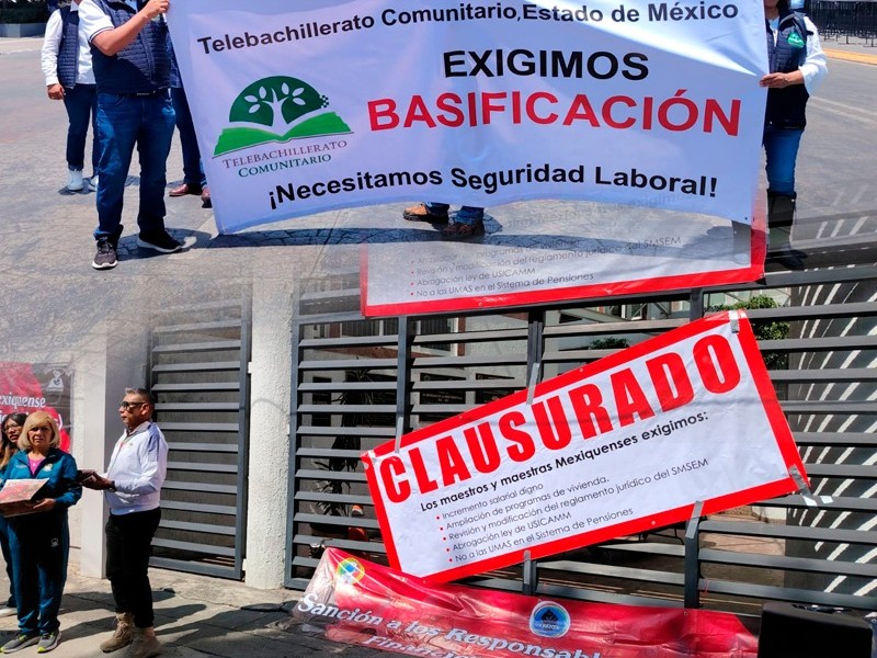 Maestros se manifiestan en Toluca; piden mejores condiciones laborales