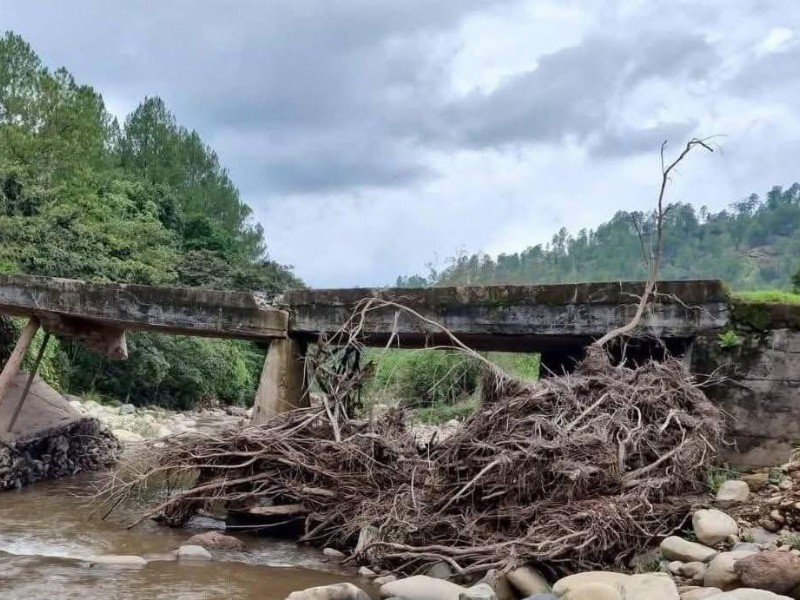 Riesgo de colapso Puente Bajos del Balsamar en Tecpan