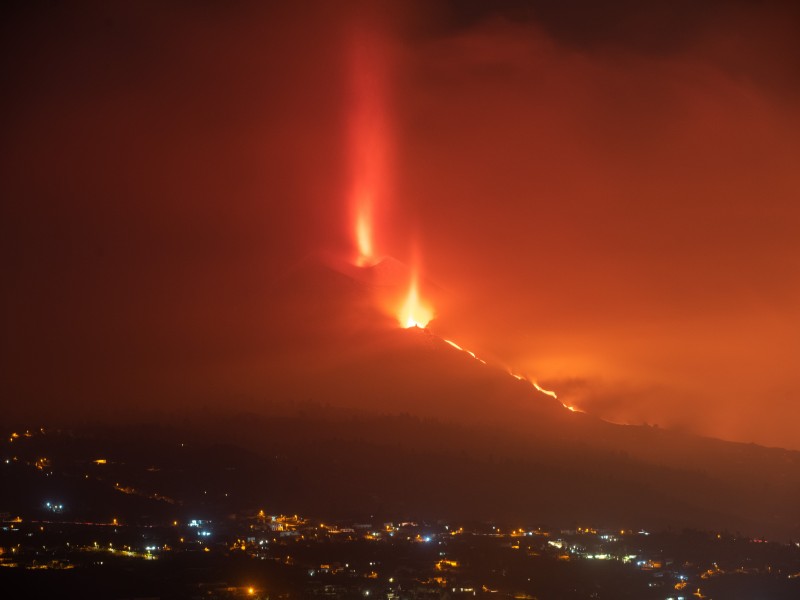 Riesgo de explosiones y gases en La Palma por erupción