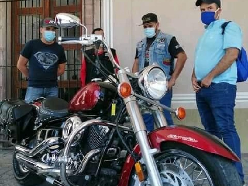 Rifan motocicleta en Tlaltenango para comprar juguetes