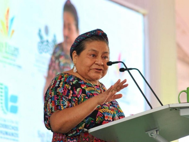 Rigoberta Menchú rinde homenaje a la lengua materna en Edomex