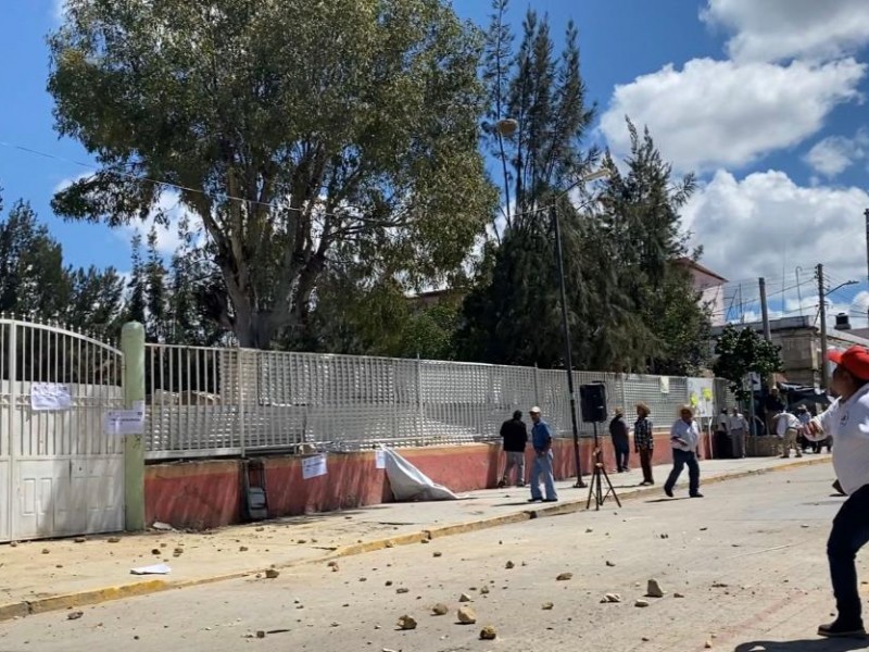 Riña en primaria de Tlacolula de Matamoros