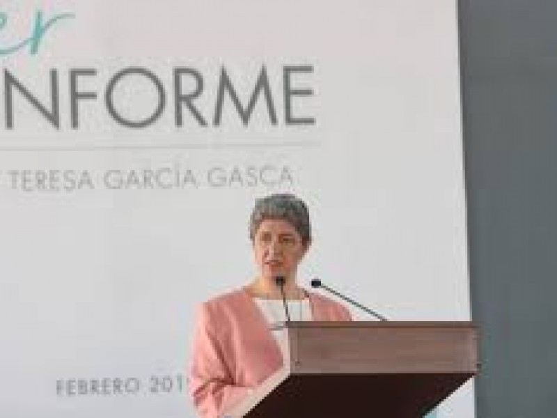 Rinde Teresa García primer informe de actividades UAQ