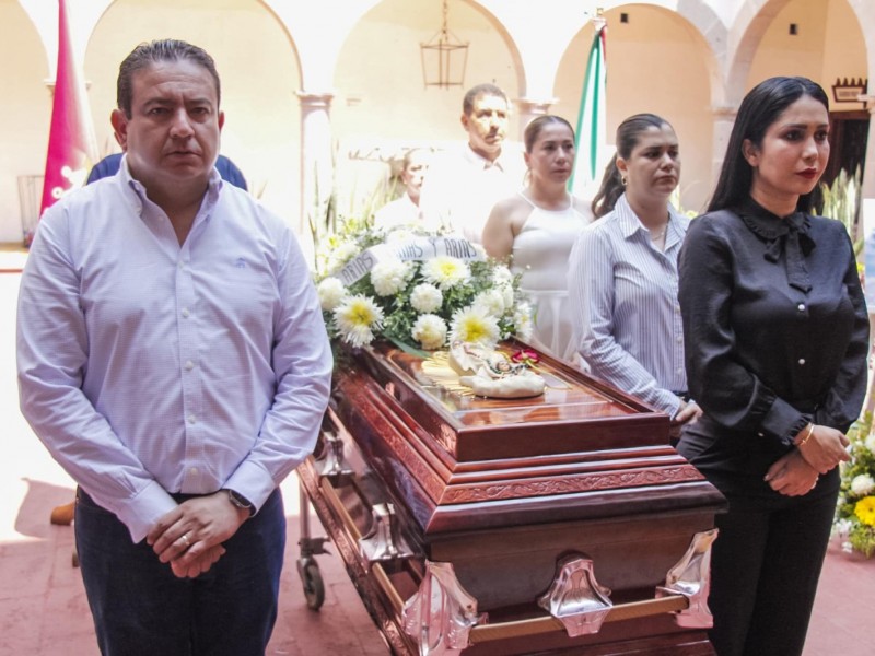 Rinden homenaje a agente municipal en Autlán de Navarro