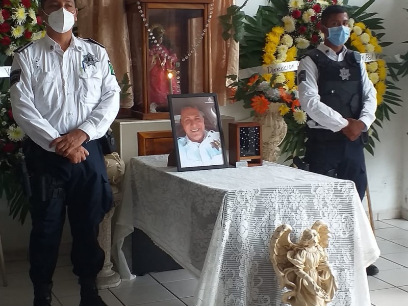 Rinden homenaje a agente vial fallecido por Covid-19, en Tecomán