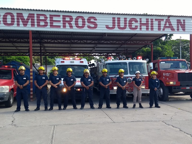 Rinden homenaje a bomberos