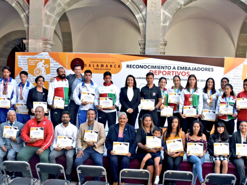 Rinden homenaje a deportistas destacados