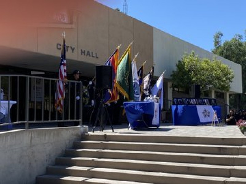 Rinden homenaje a los oficiales fallecidos en Nogales, Arizona.