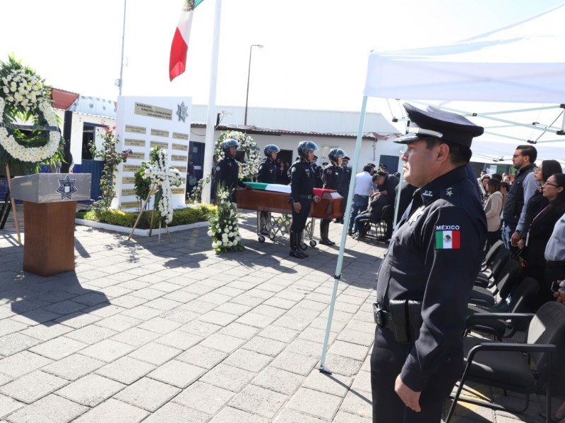 Rinden homenaje a policía que murió en balacera