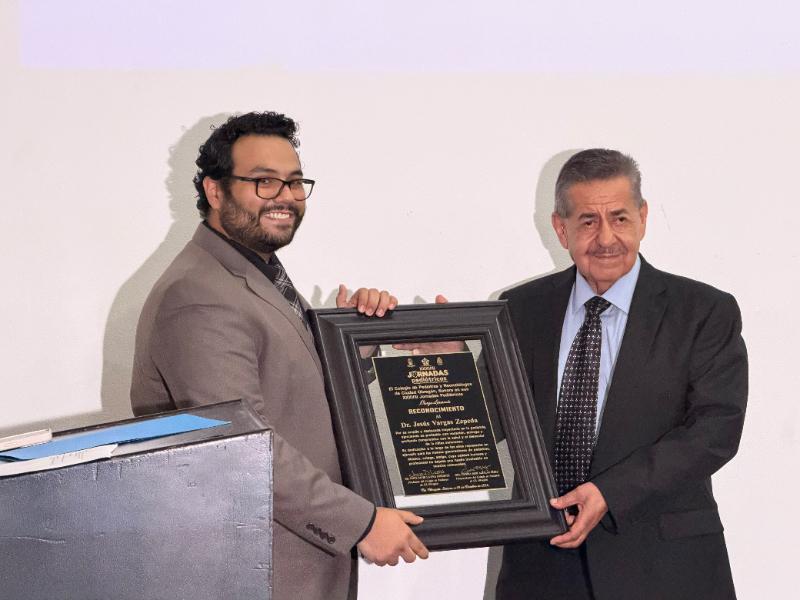Rinden homenaje al pediatra Jesús Vargas Zepeda en jornadas médicas de Obregón
