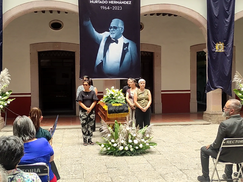 Rinden homenaje póstumo a docente Edgar Hurtado